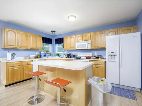 Kitchen - 701 Caldera Ct, O'fallon, MO 63368 photo 2 of 3