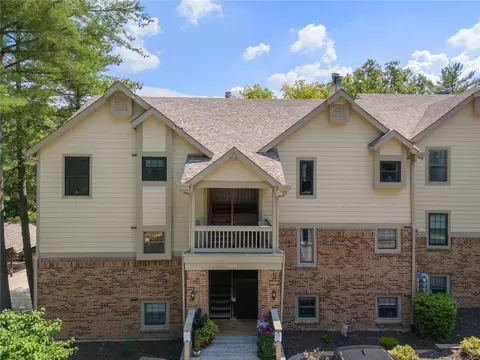 2212 Canyonlands Dr #D, Maryland Heights, MO 63043