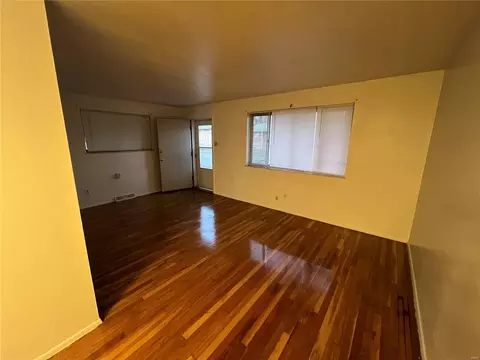 4077 Esseldale Dr, Saint Ann, MO 63074 photo 2