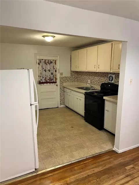 4077 Esseldale Dr, Saint Ann, MO 63074 photo 5