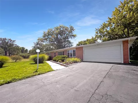 9437 Cimarron Ct, Saint Louis, MO 63132