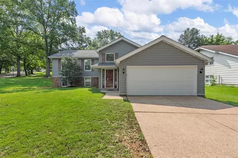 1100 Shadowoak, Ballwin, MO 63021