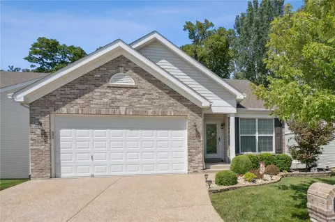 329 Newport Dr, Saint Peters, MO 63376