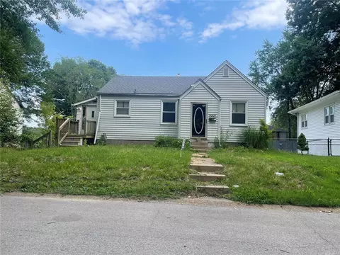 7007 Paisley Dr, Saint Louis, MO 63136