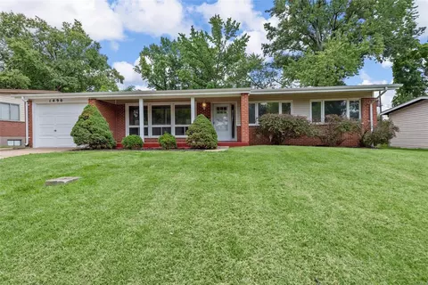 1490 Thoroughbred Ln, Florissant, MO 63033