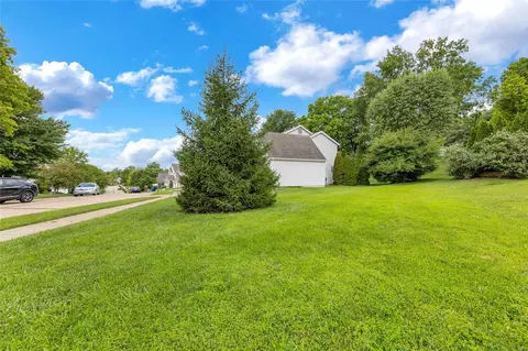 Exterior - 13101 Barrett Meadows Dr, Ballwin, MO 63021 photo 6 of 9