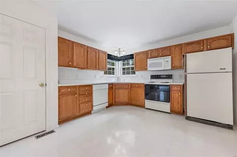 Kitchen - 13101 Barrett Meadows Dr, Ballwin, MO 63021 photo 2 of 3