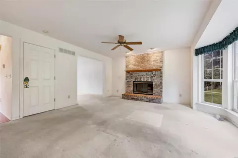 Living - 13101 Barrett Meadows Dr, Ballwin, MO 63021 photo 6 of 8