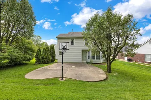 Exterior - 13101 Barrett Meadows Dr, Ballwin, MO 63021 photo 3 of 9