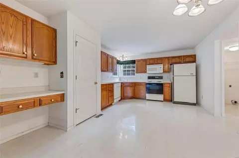 Kitchen - 13101 Barrett Meadows Dr, Ballwin, MO 63021 photo 1 of 3