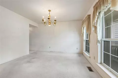 Living - 13101 Barrett Meadows Dr, Ballwin, MO 63021 photo 1 of 8