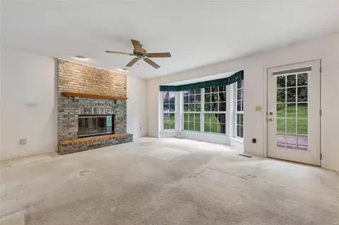 Living - 13101 Barrett Meadows Dr, Ballwin, MO 63021 photo 7 of 8