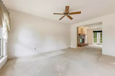 Living - 13101 Barrett Meadows Dr, Ballwin, MO 63021 photo 2 of 8