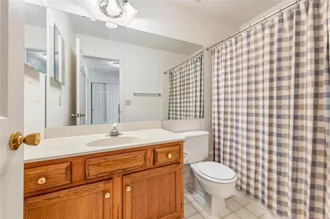 Bath - 13101 Barrett Meadows Dr, Ballwin, MO 63021 photo 4 of 4