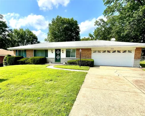 1925 Marywell Dr, Saint Louis, MO 63138