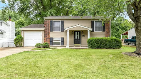 10 Edward Dr, Saint Charles, MO 63304