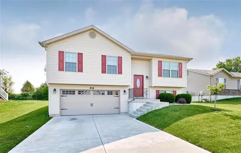 432 Honeysuckle Creek Dr, Wentzville, MO 63385