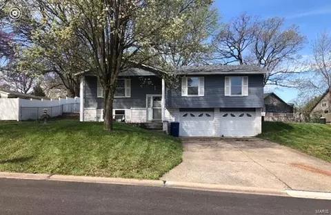 5 Castlewood Ct, Saint Peters, MO 63376