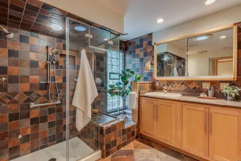 Bath - 4 Cobblestone Dr, Ballwin, MO 63011 photo 1 of 4