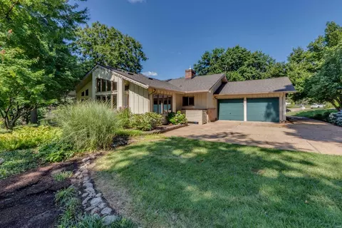 Exterior - 4 Cobblestone Dr, Ballwin, MO 63011 photo 9 of 11
