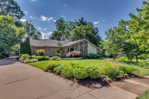 4 Cobblestone Dr, Ballwin, MO 63011