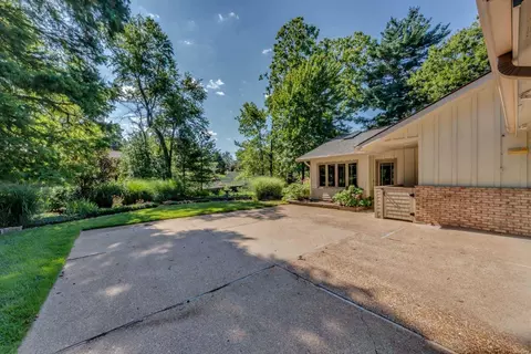 Exterior - 4 Cobblestone Dr, Ballwin, MO 63011 photo 7 of 11