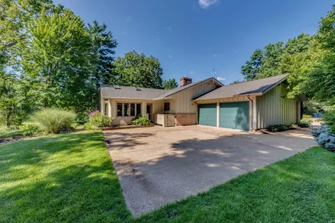 Exterior - 4 Cobblestone Dr, Ballwin, MO 63011 photo 8 of 11