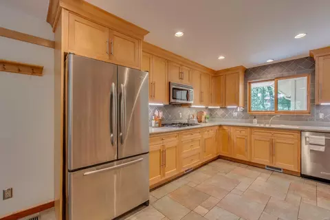 Kitchen - 4 Cobblestone Dr, Ballwin, MO 63011 photo 3 of 4