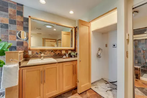 Bath - 4 Cobblestone Dr, Ballwin, MO 63011 photo 3 of 4