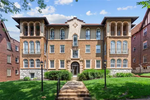 7515 Parkdale Ave #1E, Clayton, MO 63105