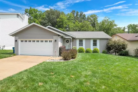 530 Vernal Hill Ct, Ballwin, MO 63021
