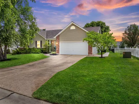 1565 Indian Springs Dr, O'fallon, MO 63366