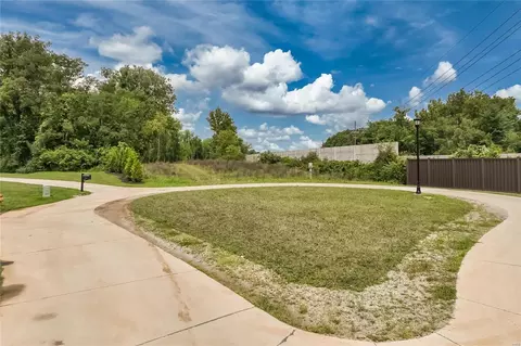 8 Tall Timbers Dr, Saint Louis, MO 63124