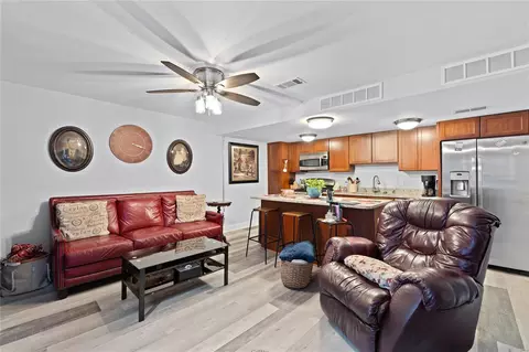 1150 Rue La Chelle, Creve Coeur, MO 63141
