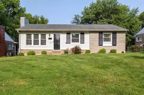 709 Huntwood Ln, Kirkwood, MO 63122