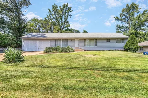 10327 Baptist Church Rd, Saint Louis, MO 63123