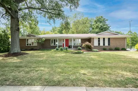 1701 Mckelvey Rd, Maryland Heights, MO 63043
