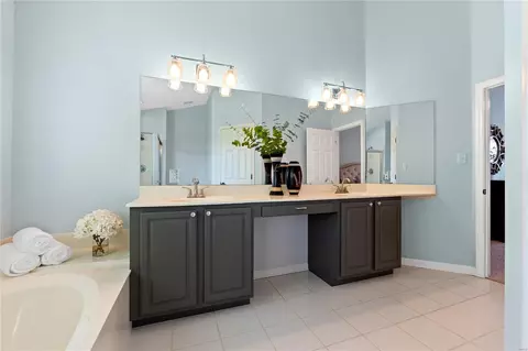 Bath - 547 Westonridge Ct, Wildwood, MO 63021 photo 3 of 7