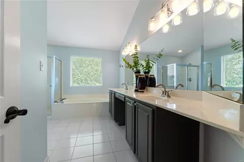 Bath - 547 Westonridge Ct, Wildwood, MO 63021 photo 2 of 7