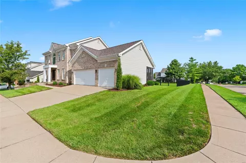 Exterior - 547 Westonridge Ct, Wildwood, MO 63021 photo 2 of 10