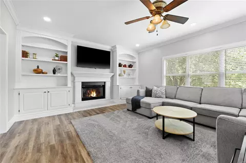 Living - 547 Westonridge Ct, Wildwood, MO 63021 photo 2 of 3