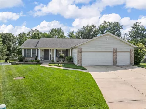 1433 Sportsmans Ct, O'fallon, MO 63366