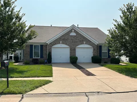 16 Jost Villa Dr, Florissant, MO 63034