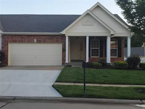 14720 Ladue Bluffs Crossing Dr, Chesterfield, MO 63017