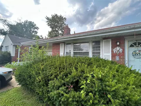 9423 Edgewater Dr, Jennings, MO 63136