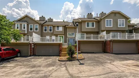 2221 Clayville Ct, Chesterfield, MO 63017