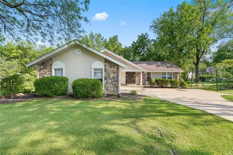 4 Lourdes Ct, Lake Saint Louis, MO 63367