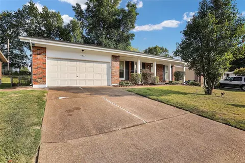 11932 Cato Dr, Florissant, MO 63033