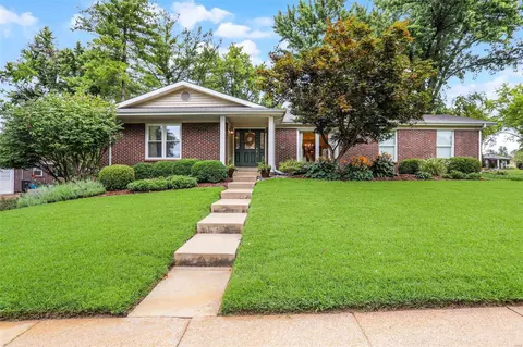 2042 Rurline Dr, Saint Louis, MO 63146