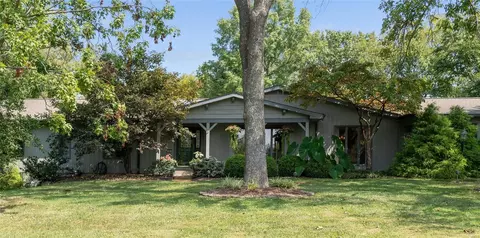 1947 Grassy Ridge Rd, Kirkwood, MO 63122